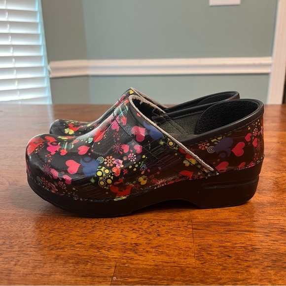 Dansko Valentine hearts red pink purple black clogs size 36 ladies 5.5-6 - Picture 10 of 12
